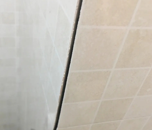 瓜州瓷砖空鼓维修公司分享阳台瓷砖脱落的修复过程可以分为以下几个步骤